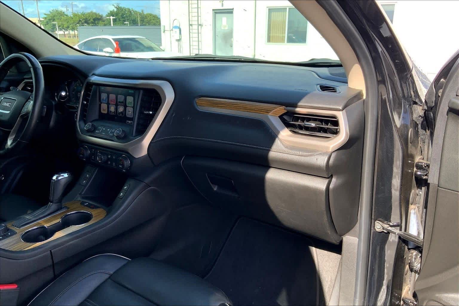 Thumbnail: 2017 GMC Acadia - 23