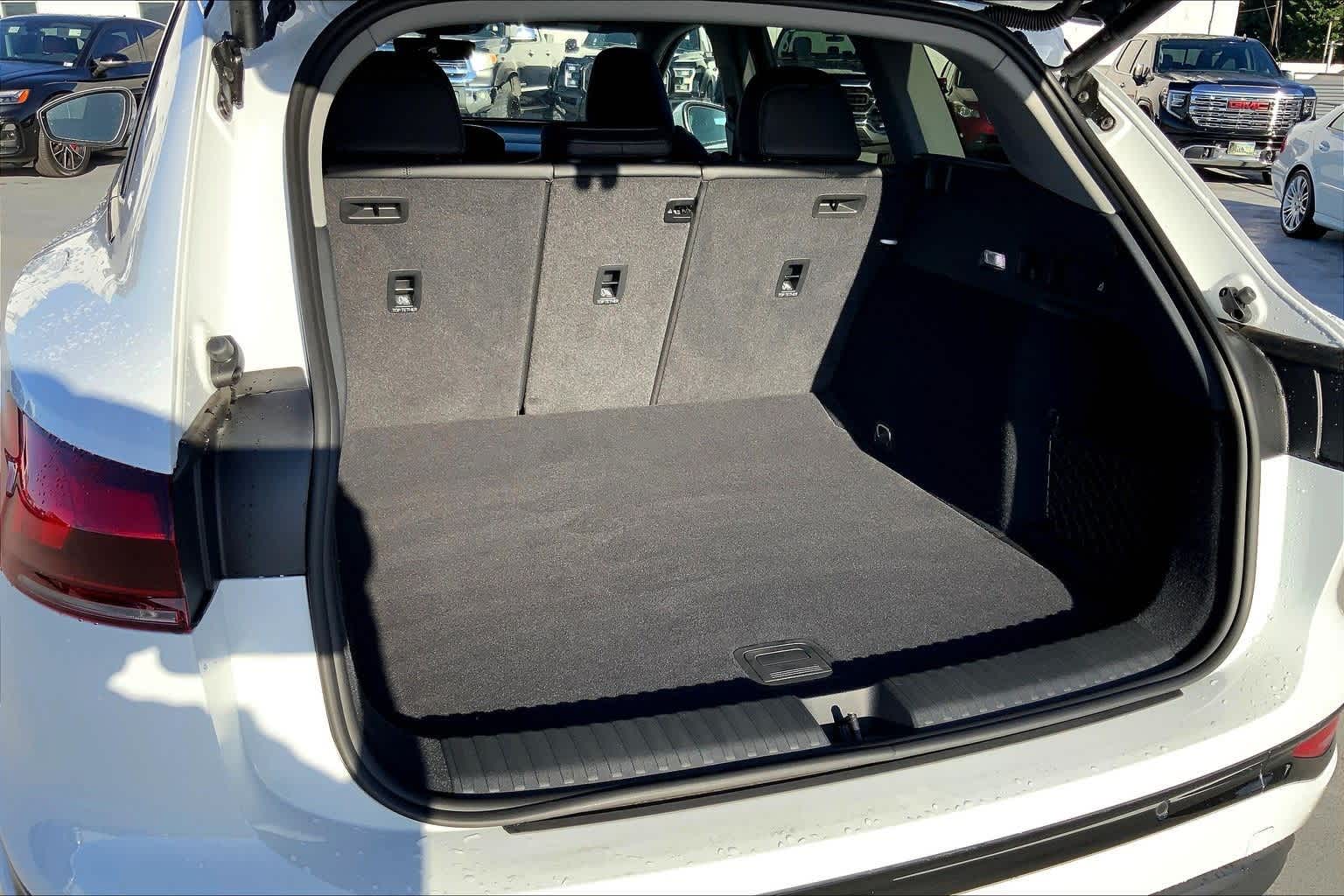 Thumbnail: 2025 Audi Q6 e-tron - 18