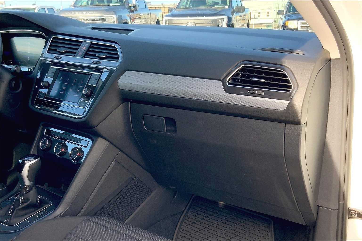 Thumbnail: 2024 Volkswagen Tiguan - 23