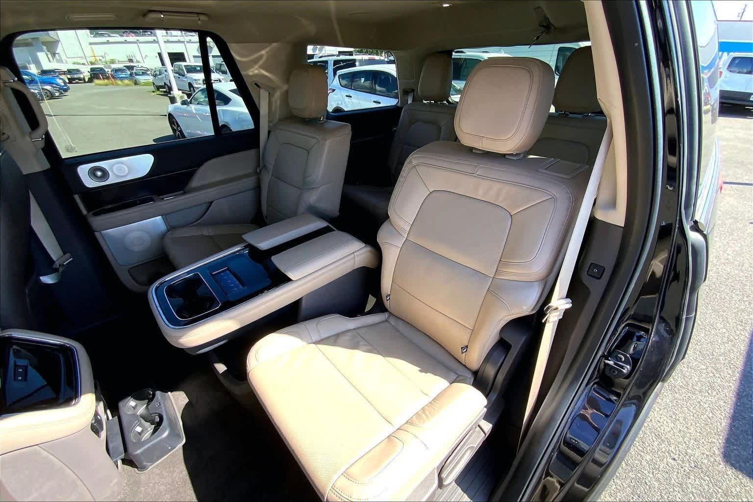 Thumbnail: 2022 Lincoln Navigator - 29