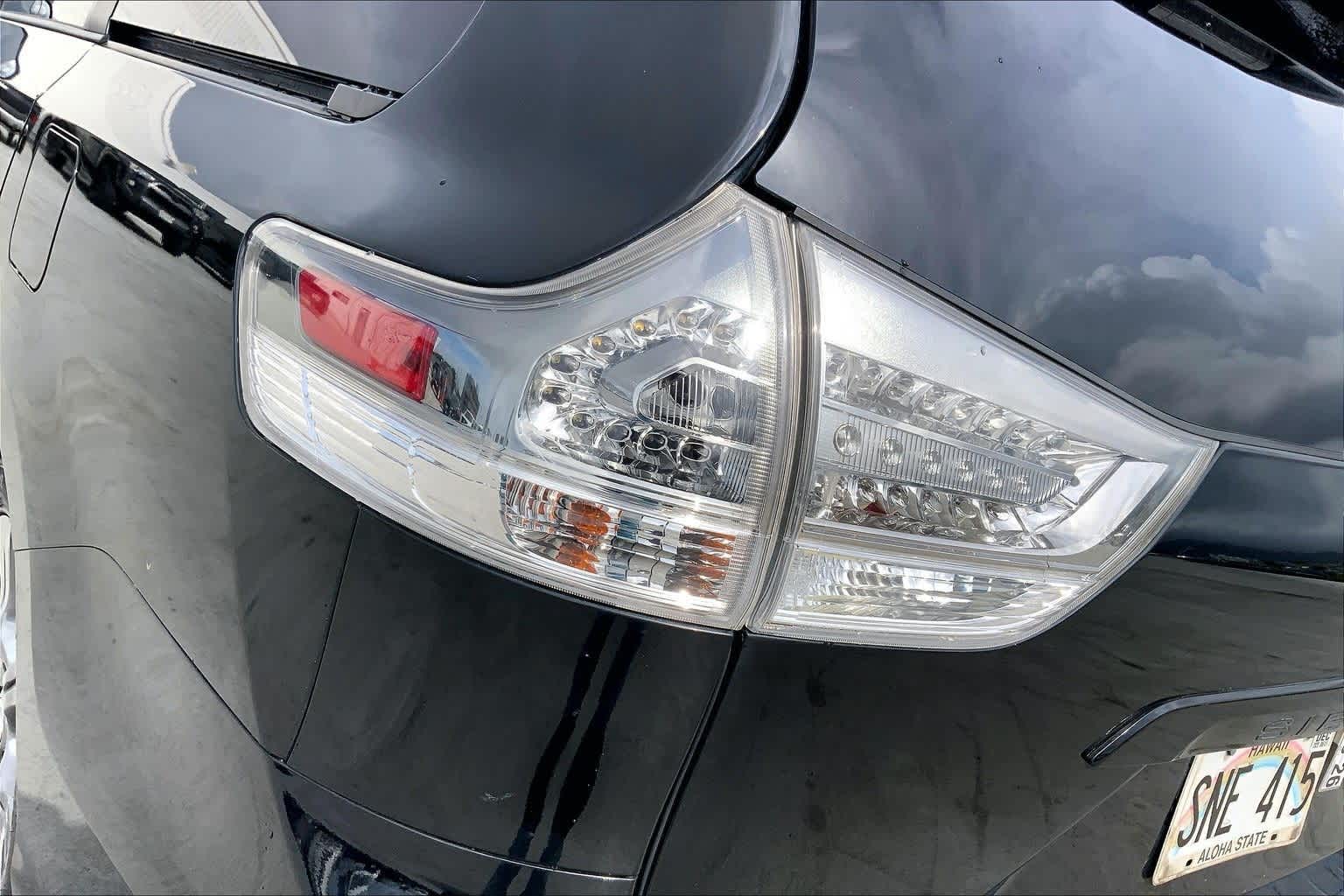 Thumbnail: 2015 Toyota Sienna - 32