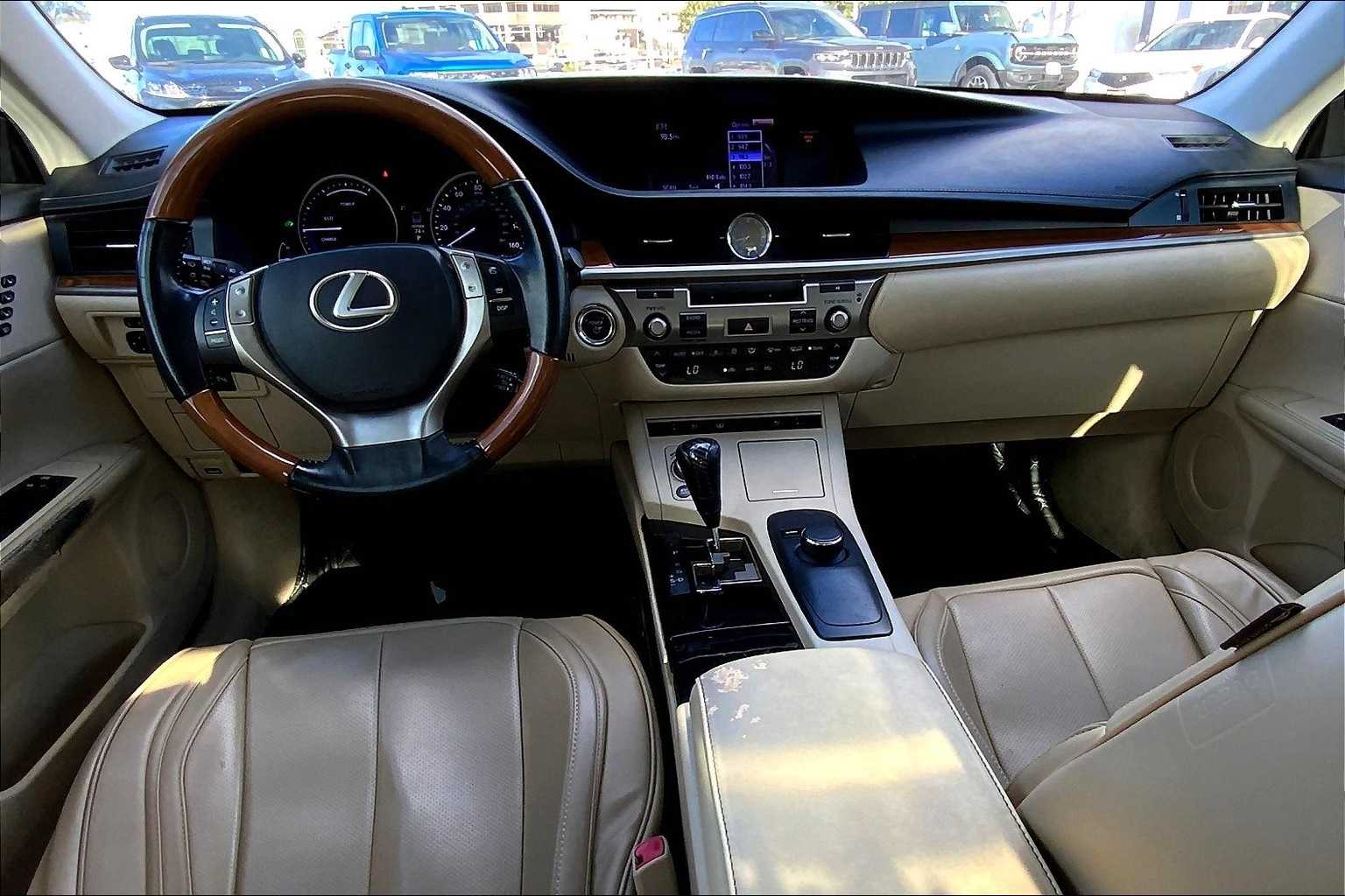 Thumbnail: 2014 Lexus ES - 10