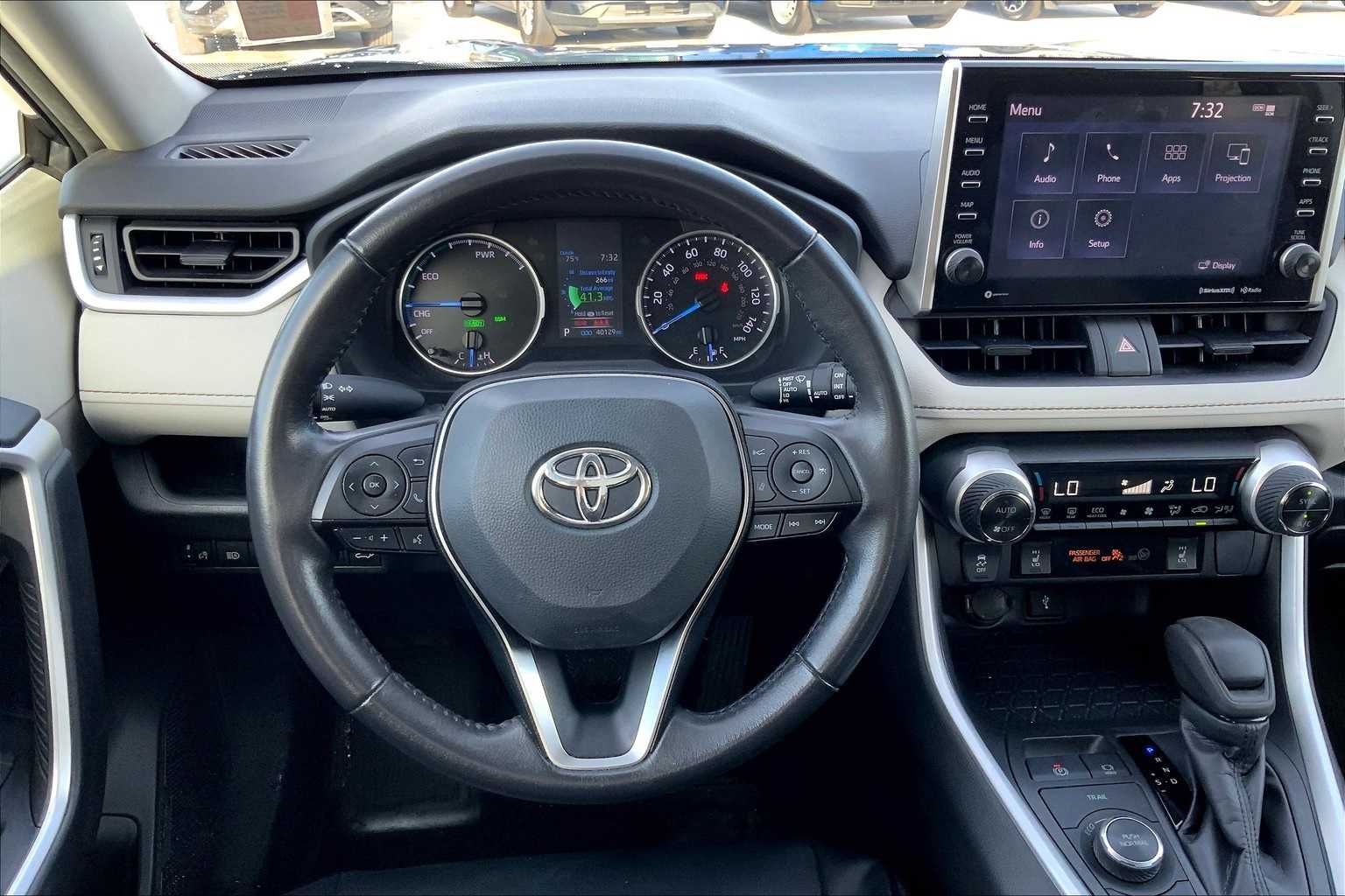 Thumbnail: 2022 Toyota RAV4 - 14