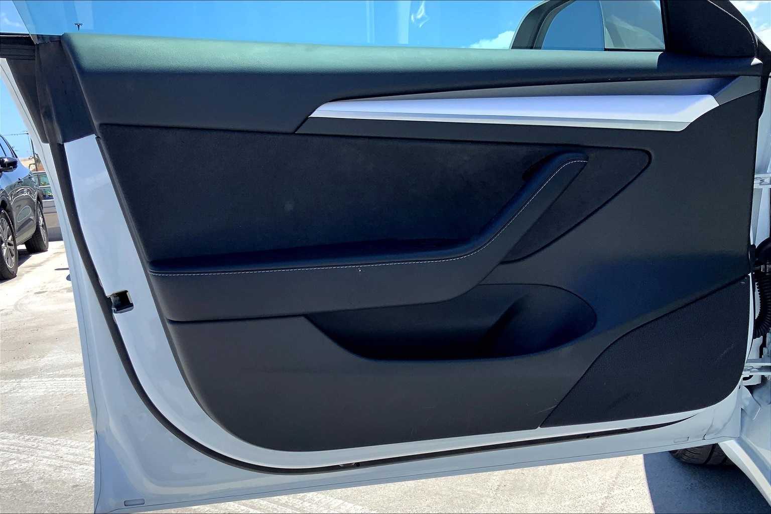 Thumbnail: 2023 Tesla Model 3 - 27