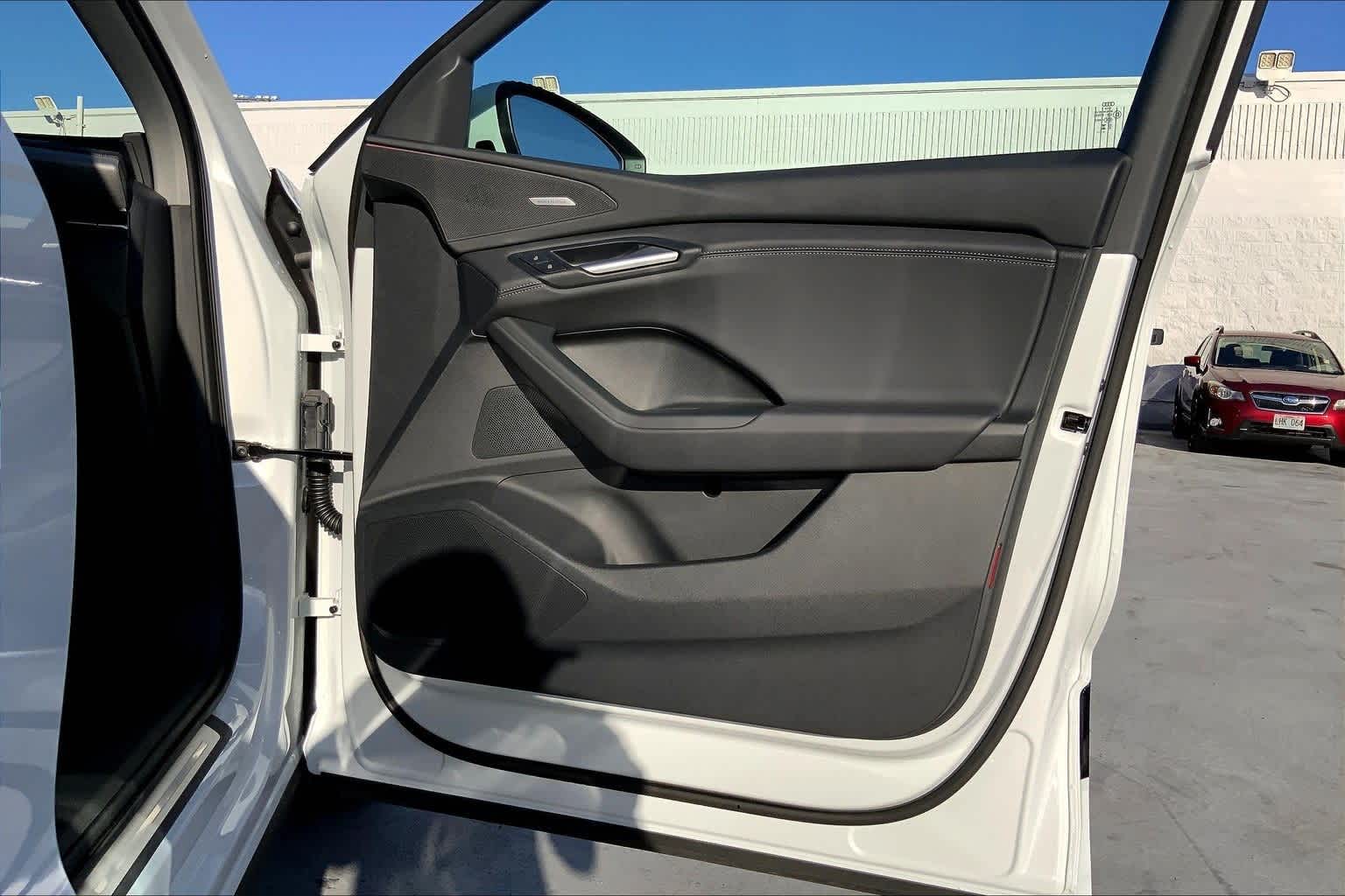 Thumbnail: 2025 Audi Q6 e-tron - 28