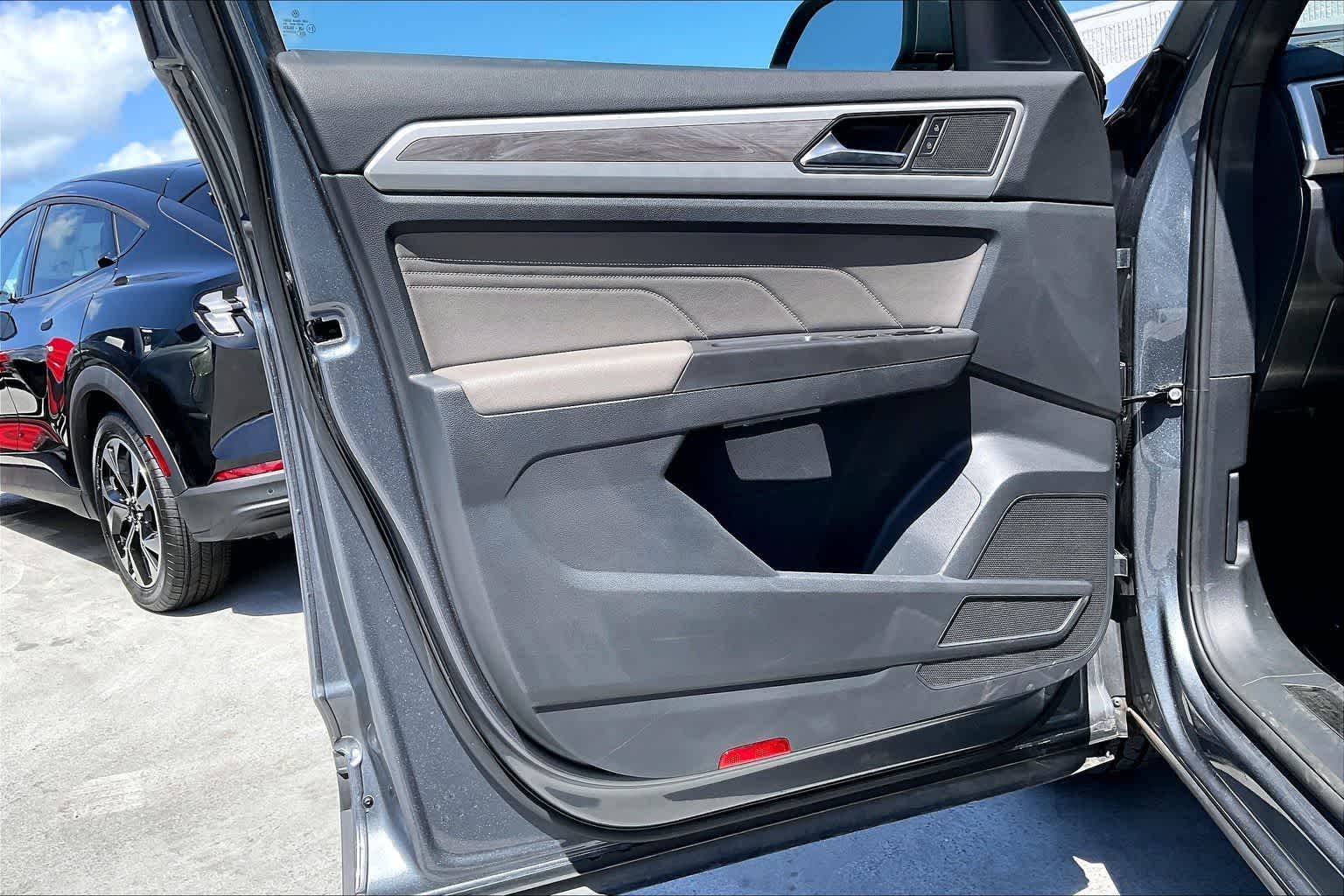 Thumbnail: 2022 Volkswagen Atlas - 27