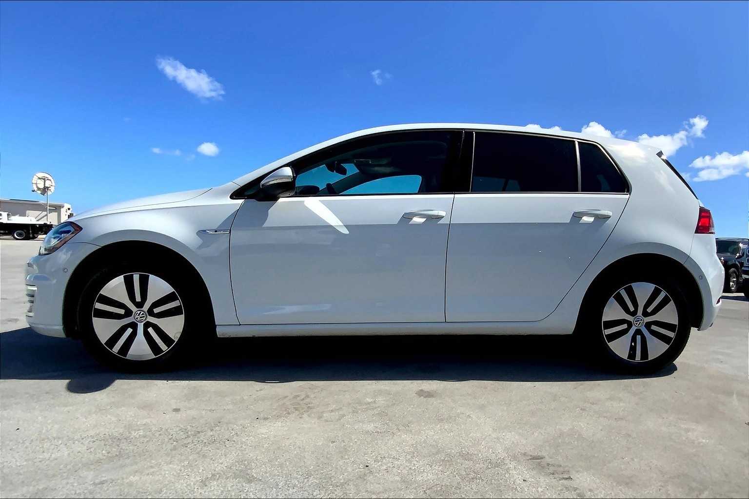 Thumbnail: 2019 Volkswagen e-Golf - 3
