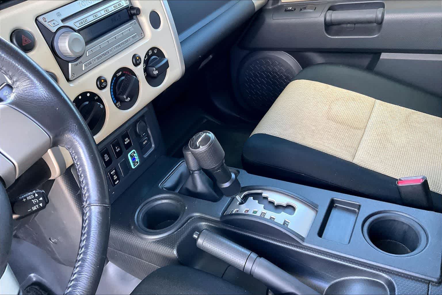Thumbnail: 2010 Toyota FJ Cruiser - 16