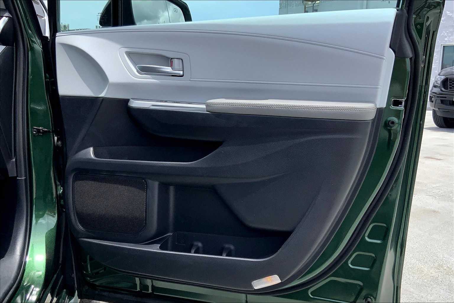 Thumbnail: 2025 Toyota Sienna - 28