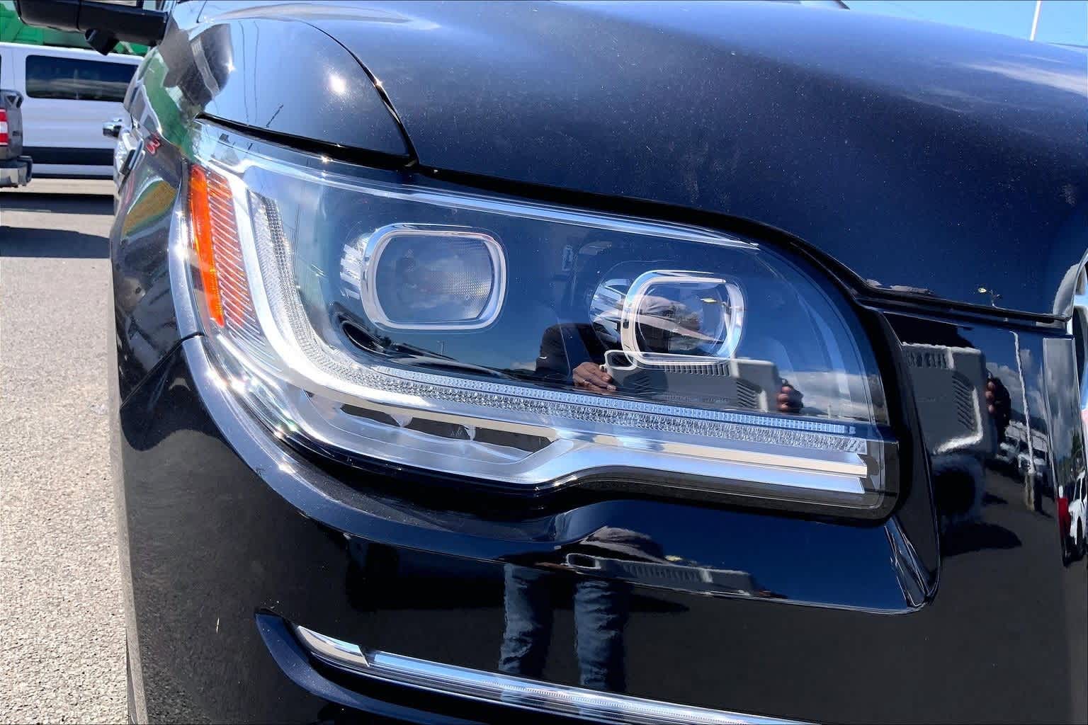 Thumbnail: 2022 Lincoln Navigator - 31