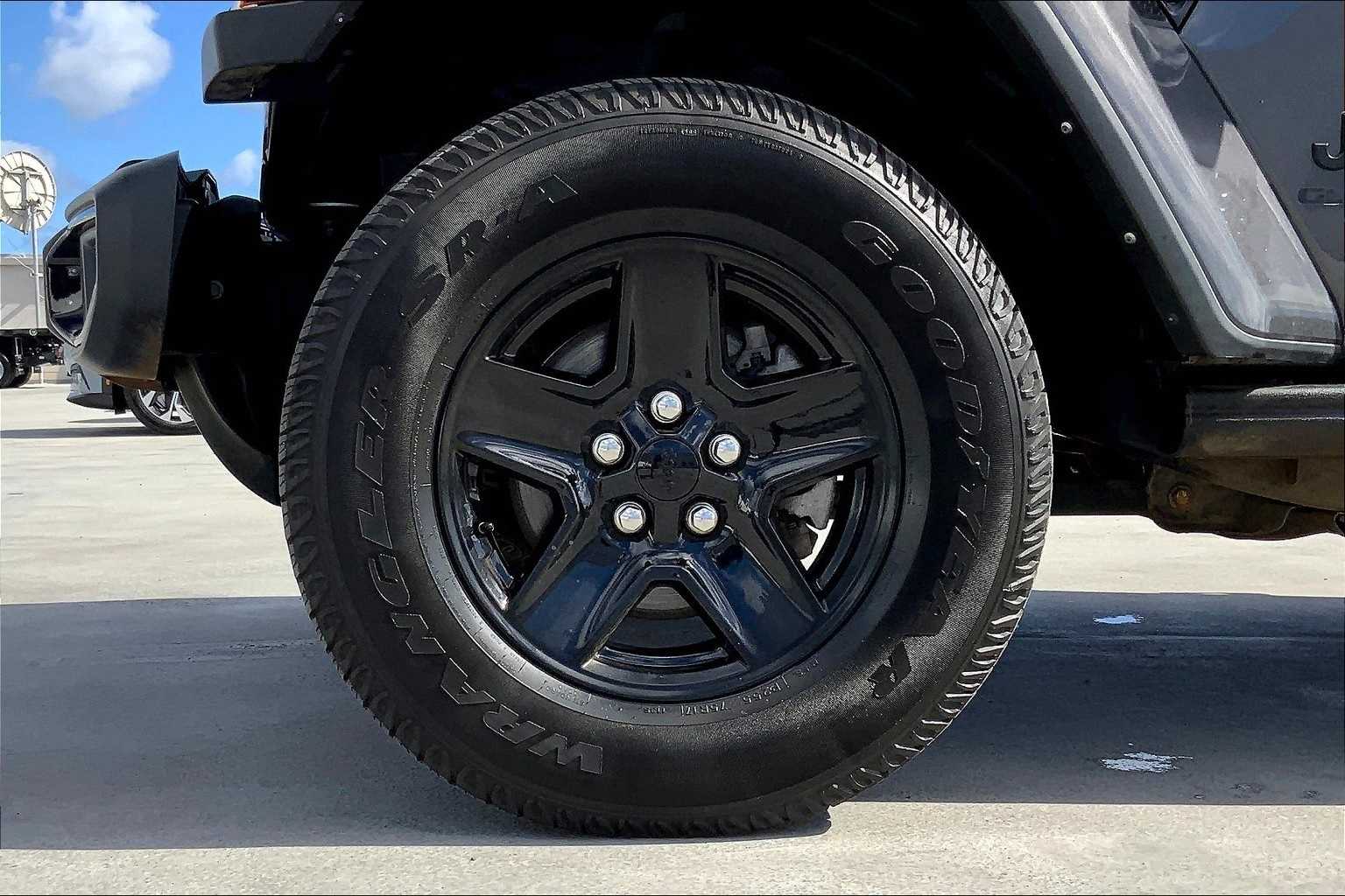 Thumbnail: 2021 Jeep Gladiator - 8