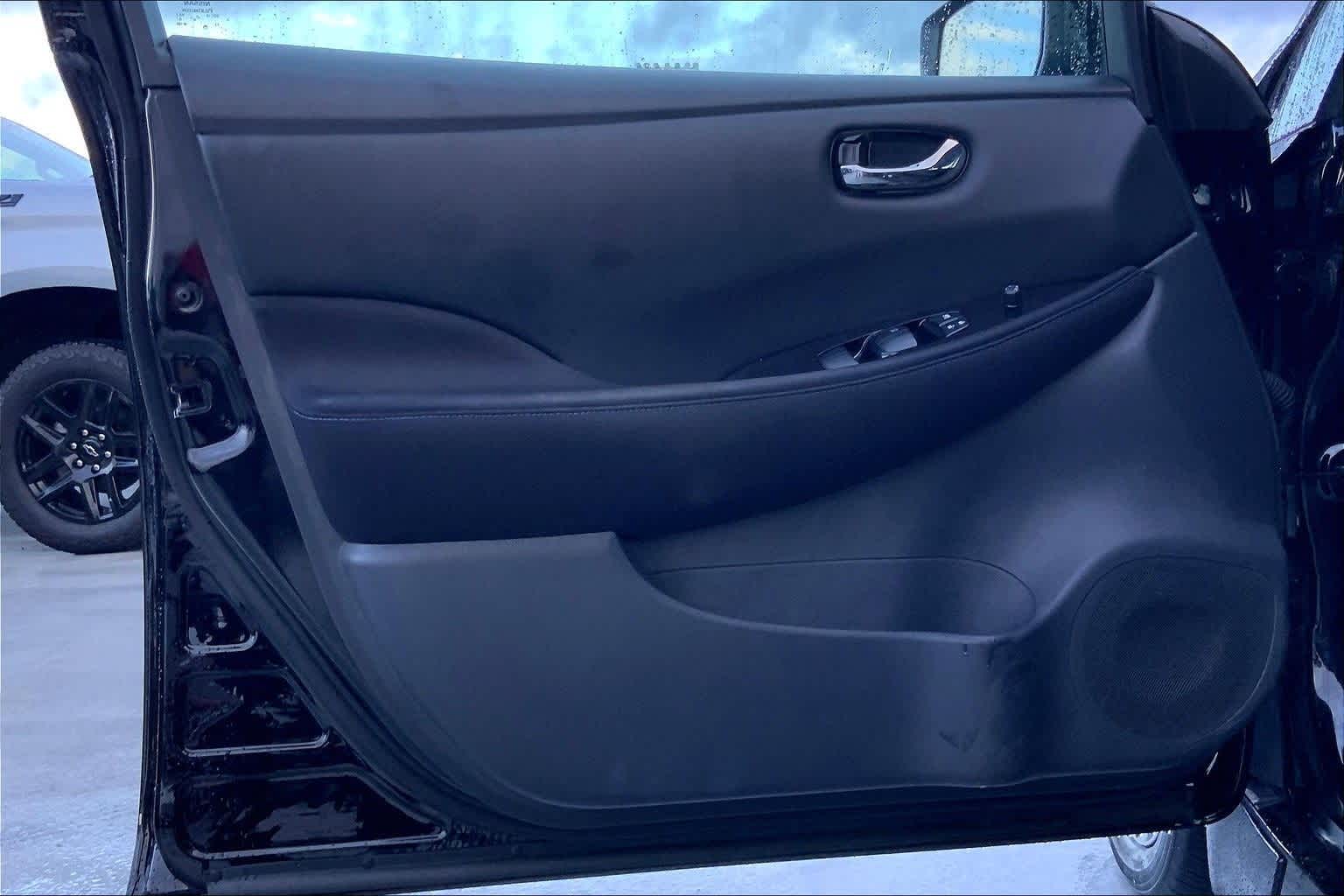 Thumbnail: 2022 Nissan Leaf - 27