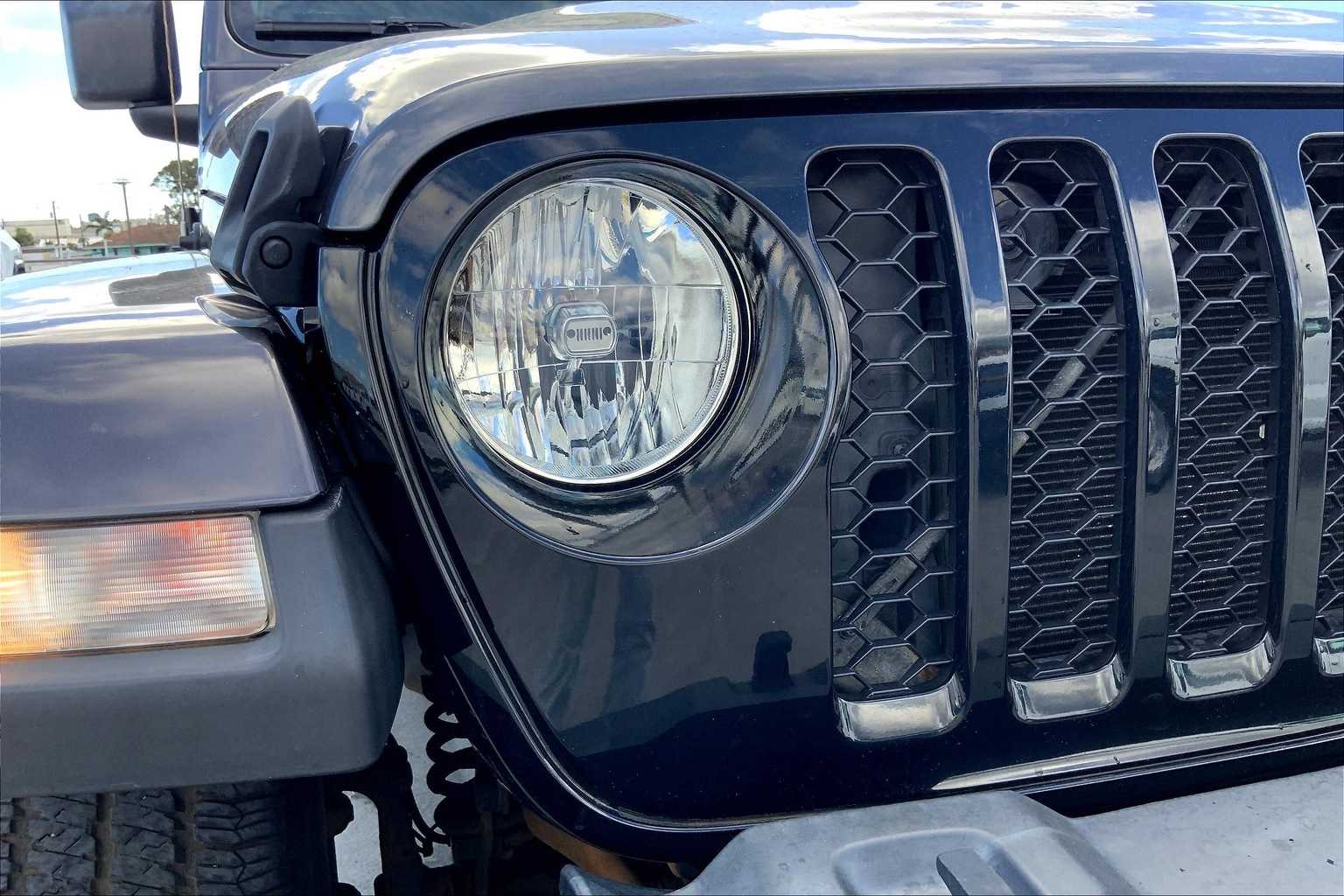 Thumbnail: 2021 Jeep Gladiator - 31