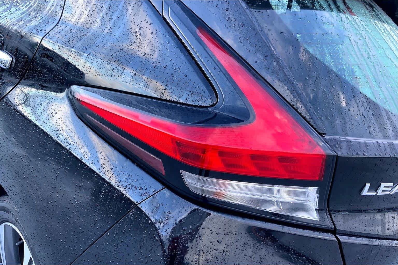 Thumbnail: 2022 Nissan Leaf - 32