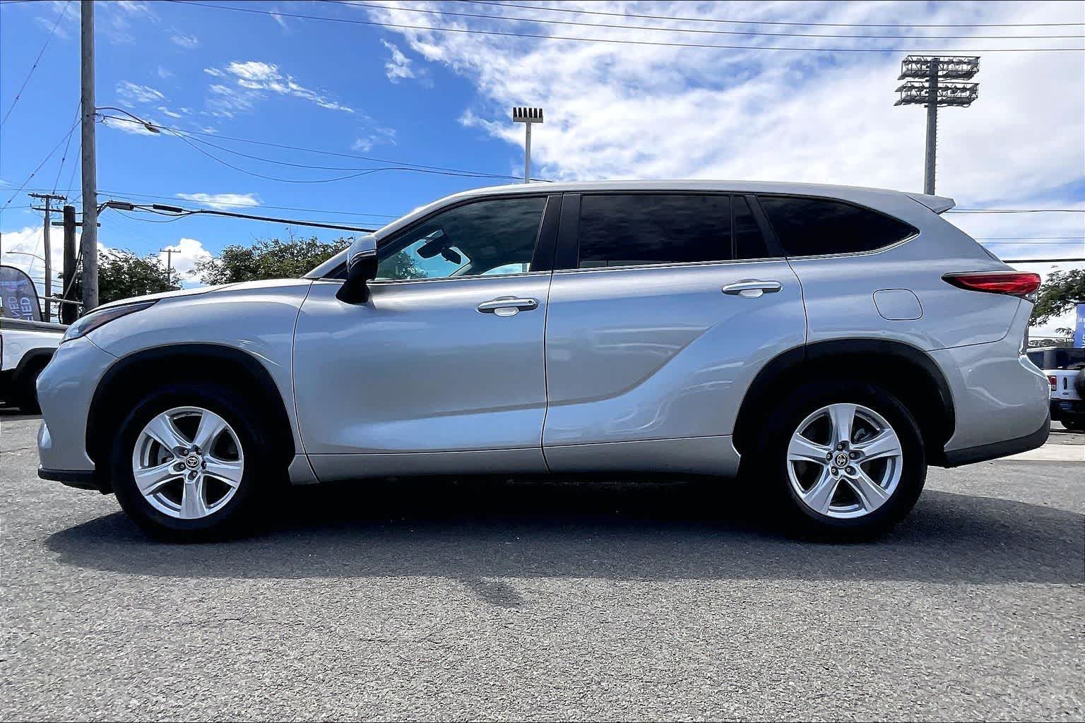 Thumbnail: 2023 Toyota Highlander - 3
