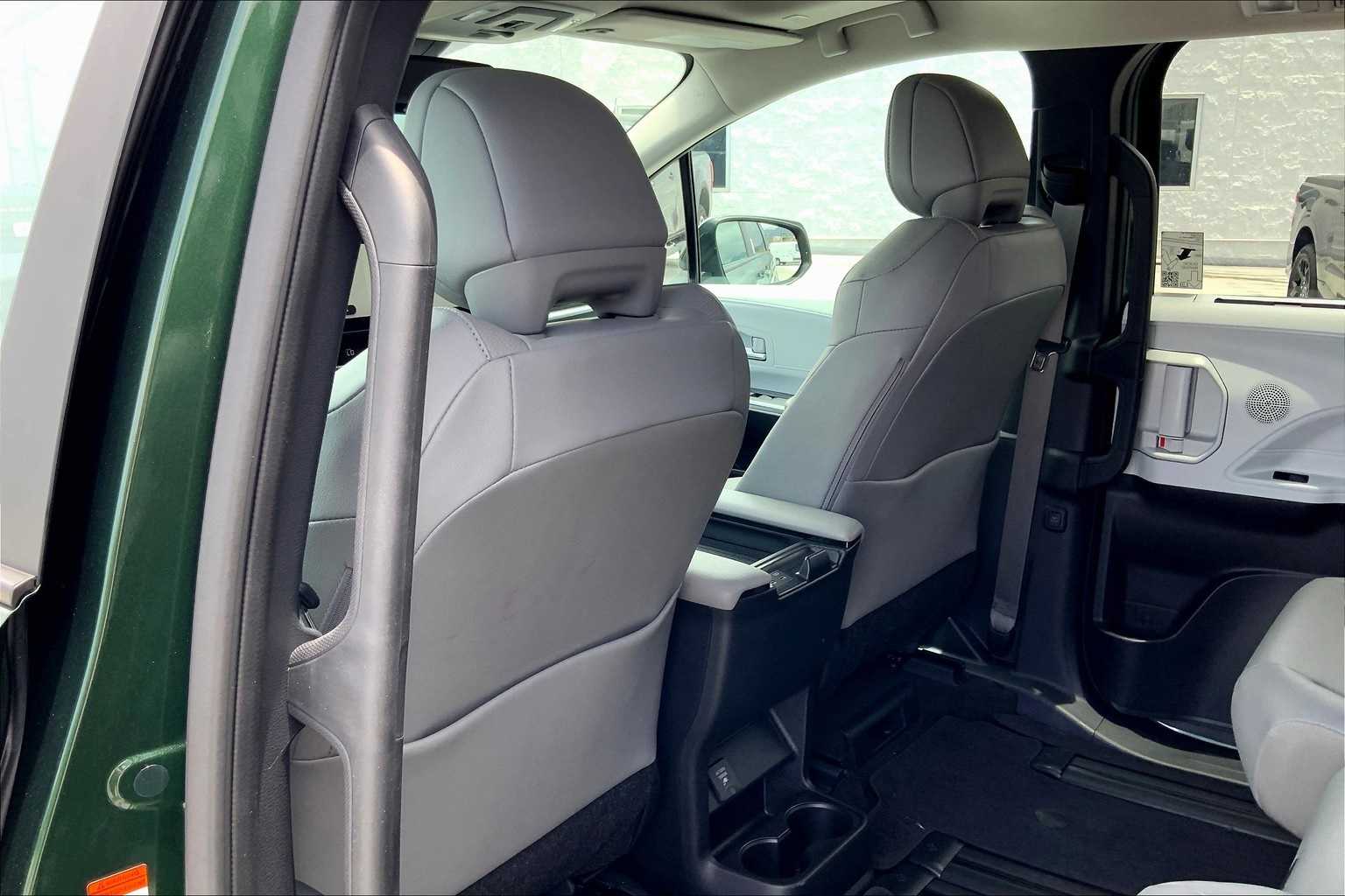 Thumbnail: 2025 Toyota Sienna - 12