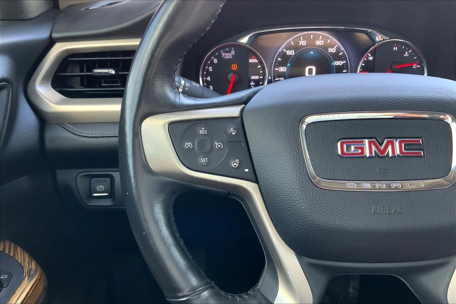 Thumbnail: 2017 GMC Acadia - 24