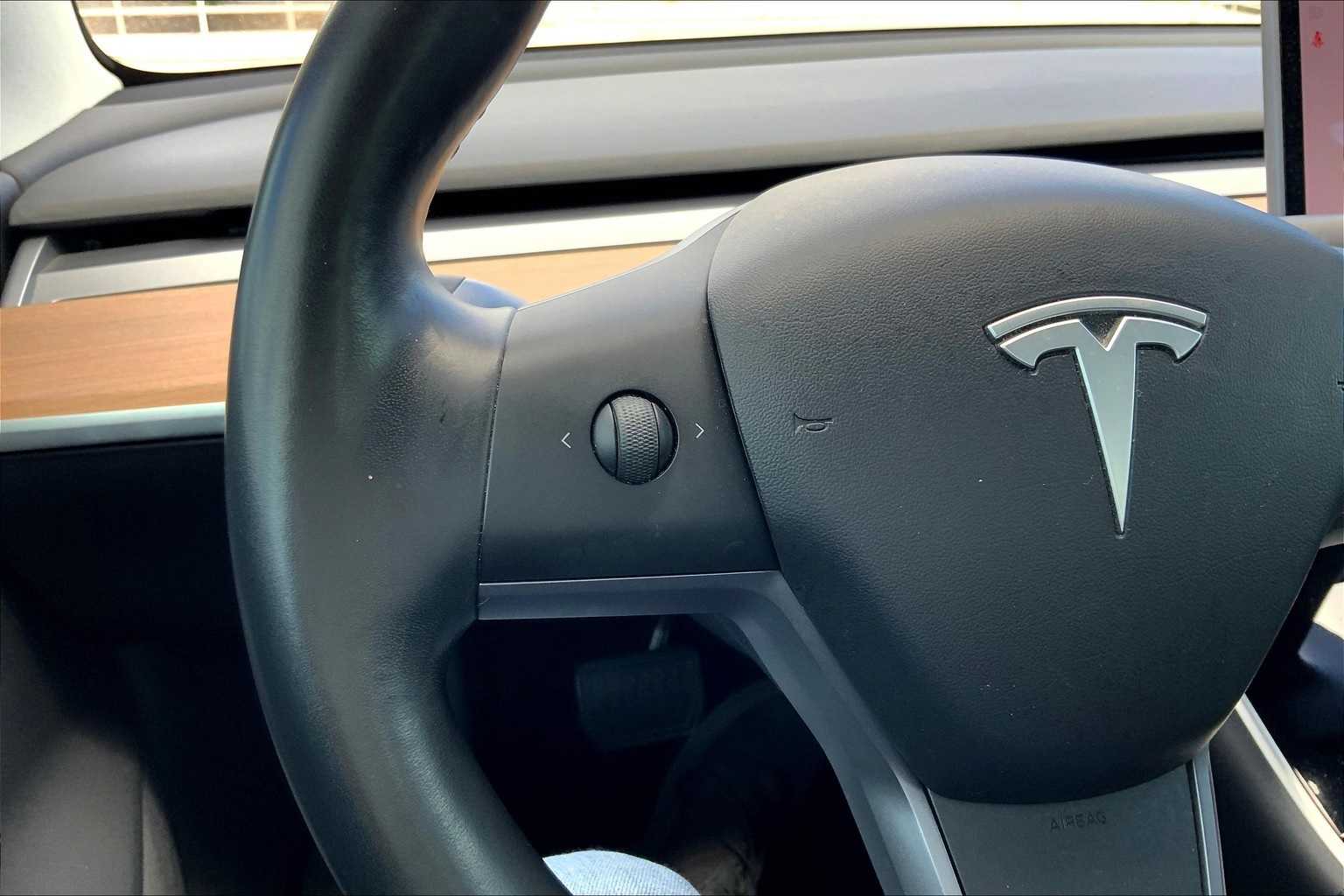Thumbnail: 2019 Tesla Model 3 - 24