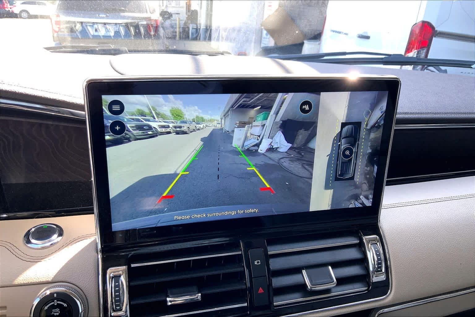 Thumbnail: 2022 Lincoln Navigator - 26