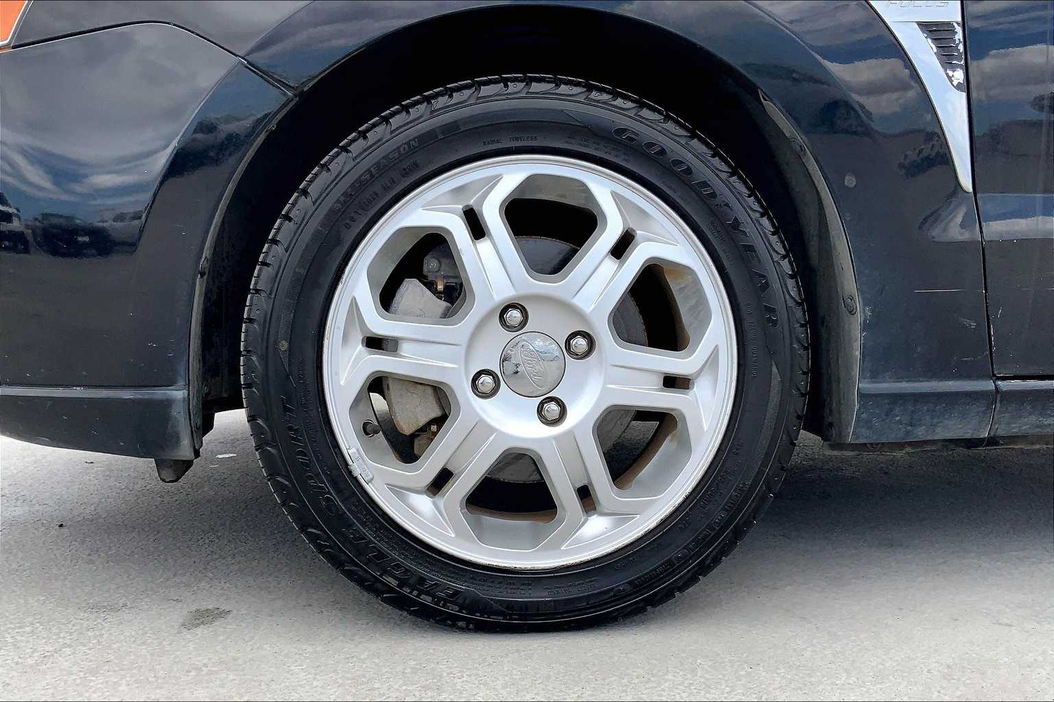 Thumbnail: 2008 Ford Focus - 8