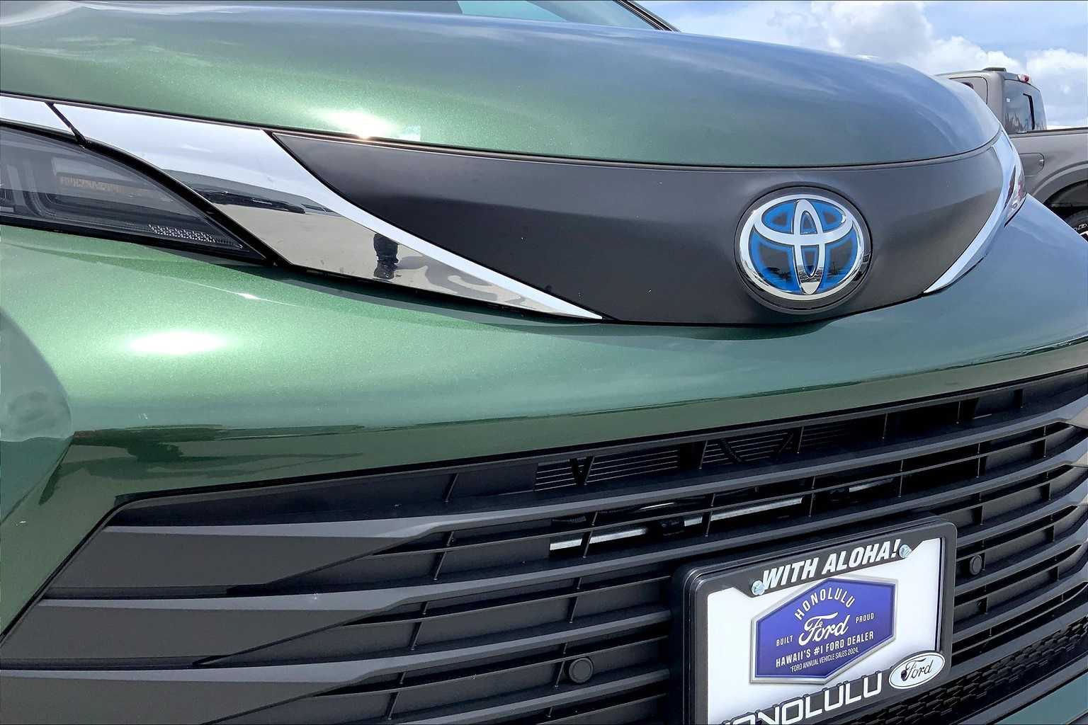 Thumbnail: 2025 Toyota Sienna - 33