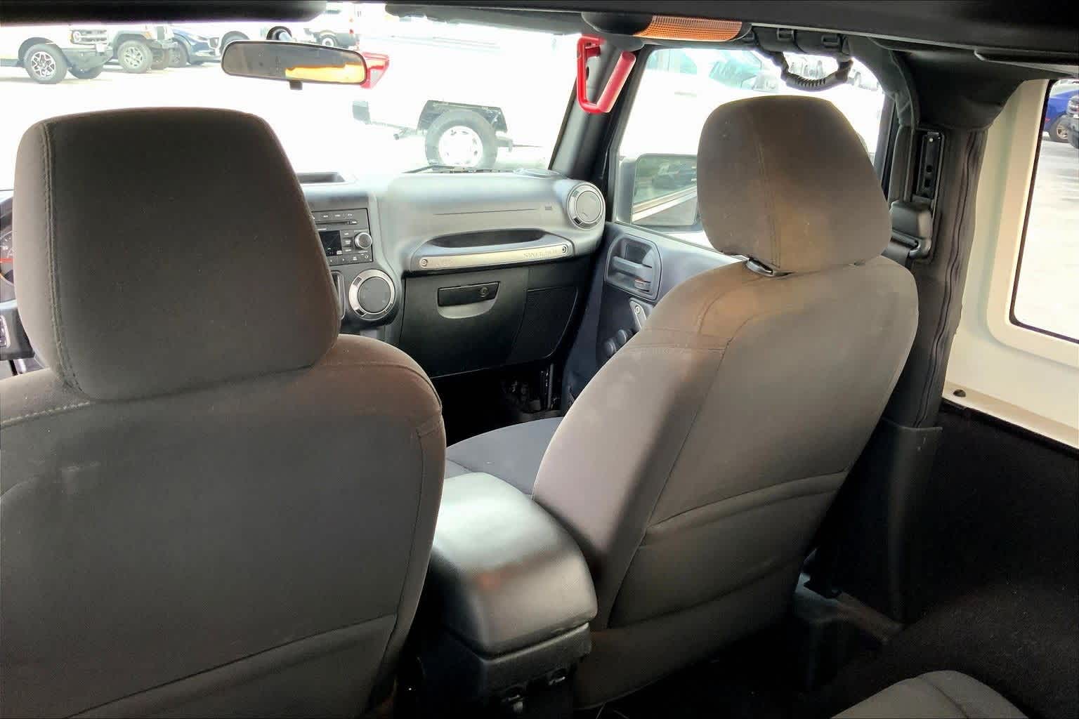 Thumbnail: 2015 Jeep Wrangler - 12