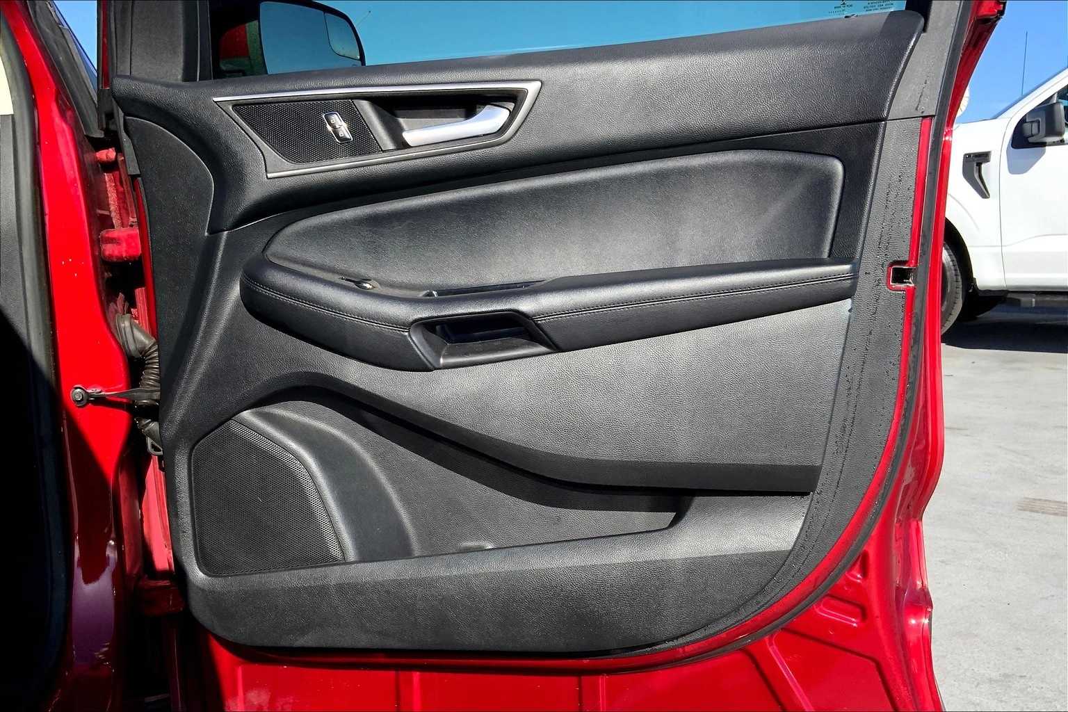 Thumbnail: 2015 Ford Edge - 28