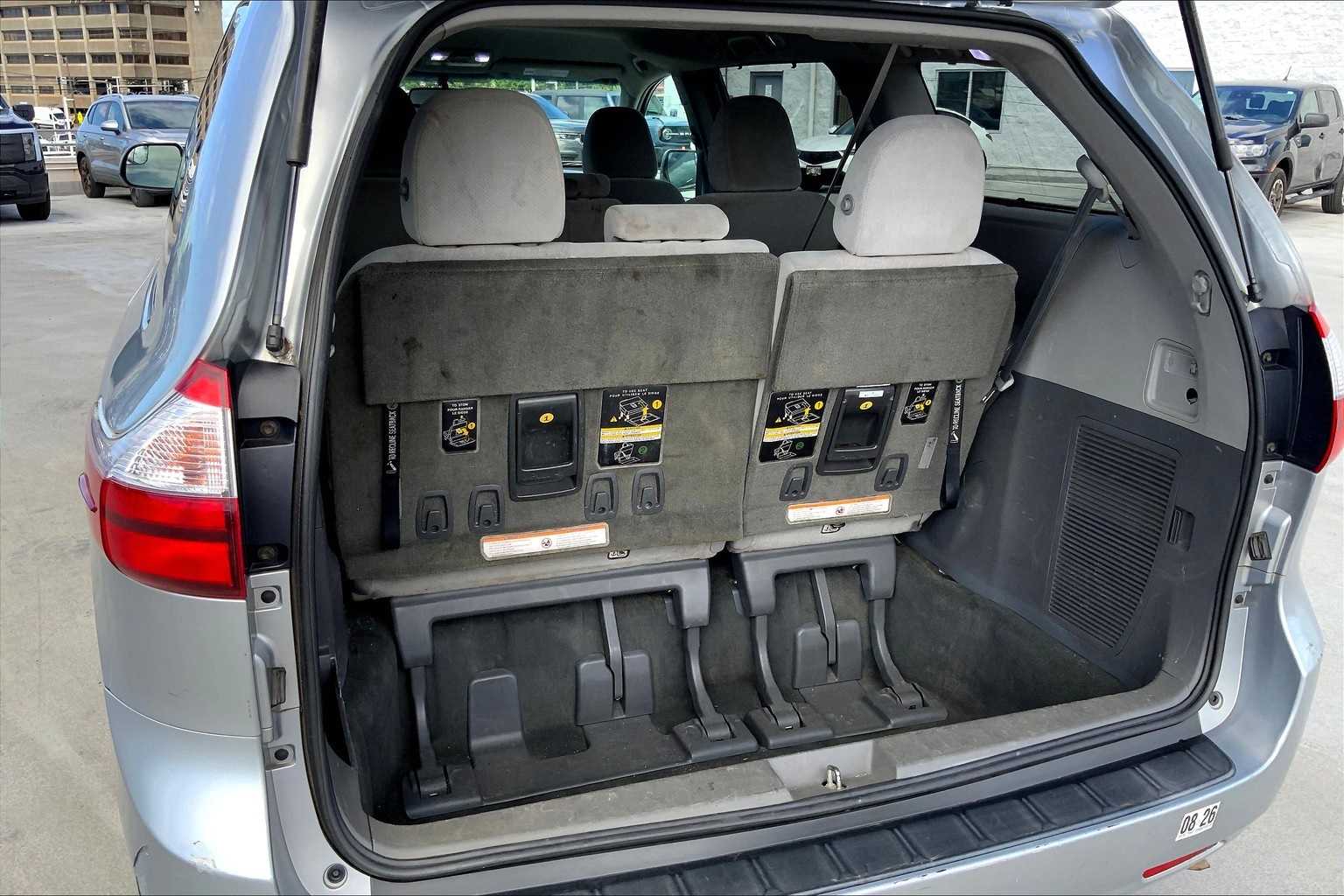 Thumbnail: 2016 Toyota Sienna - 18