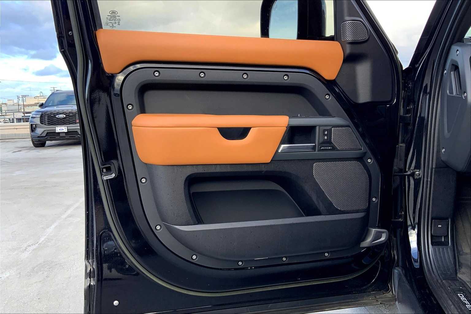 Thumbnail: 2023 Land Rover Defender - 27