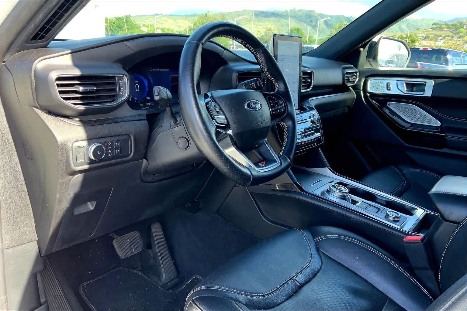 2022 Ford Explorer ST photo 2