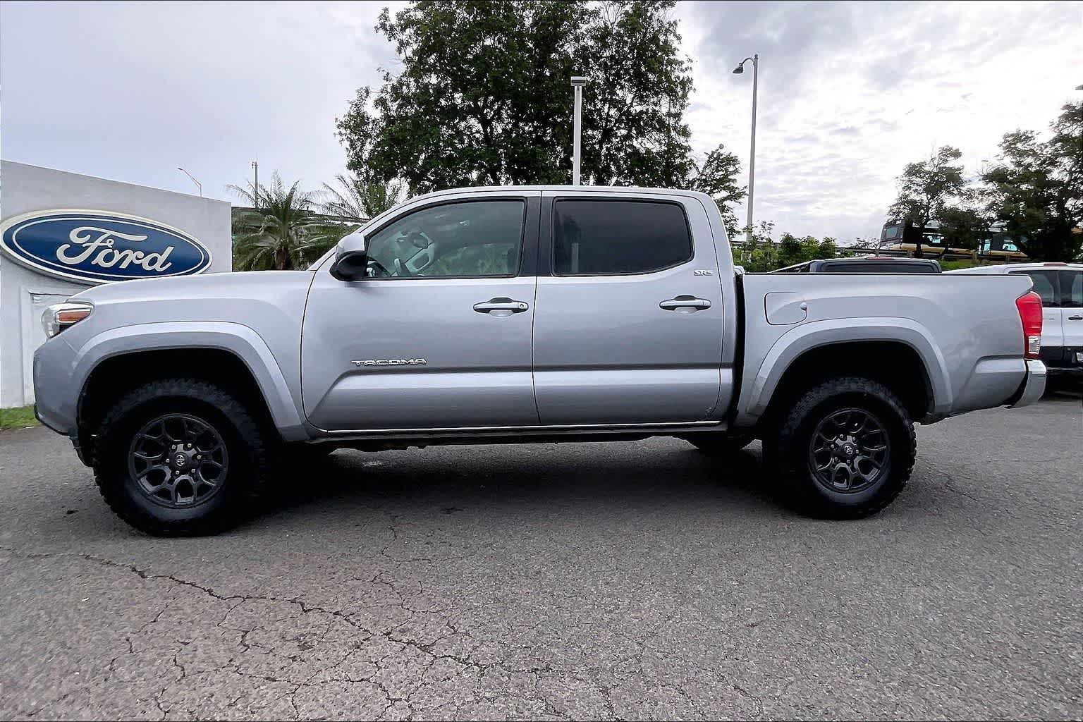 Thumbnail: 2017 Toyota Tacoma - 3