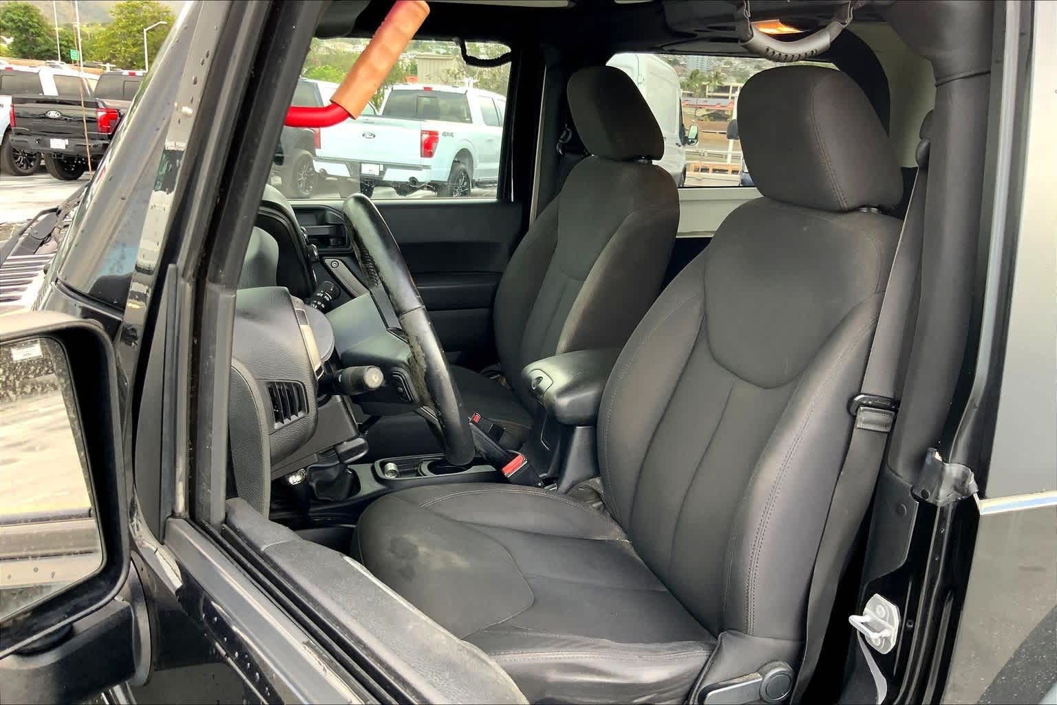 Thumbnail: 2015 Jeep Wrangler - 11