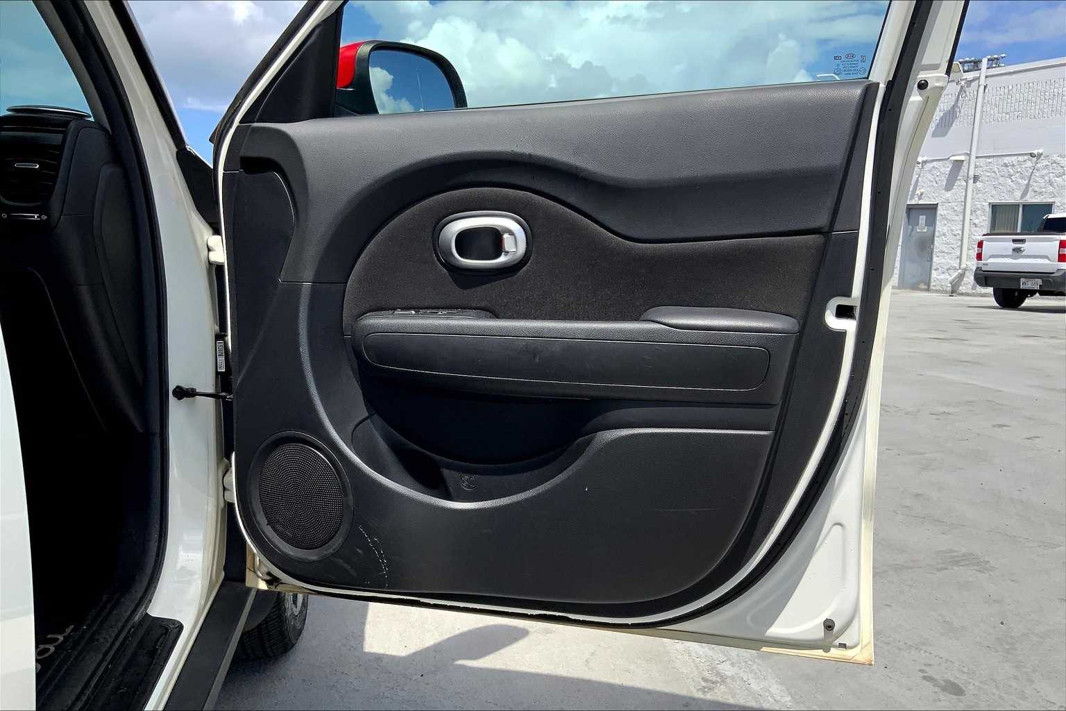 Thumbnail: 2017 Kia Soul - 28