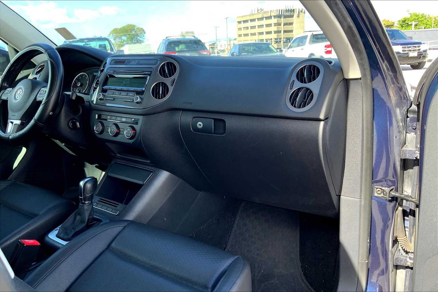 Thumbnail: 2014 Volkswagen Tiguan - 23