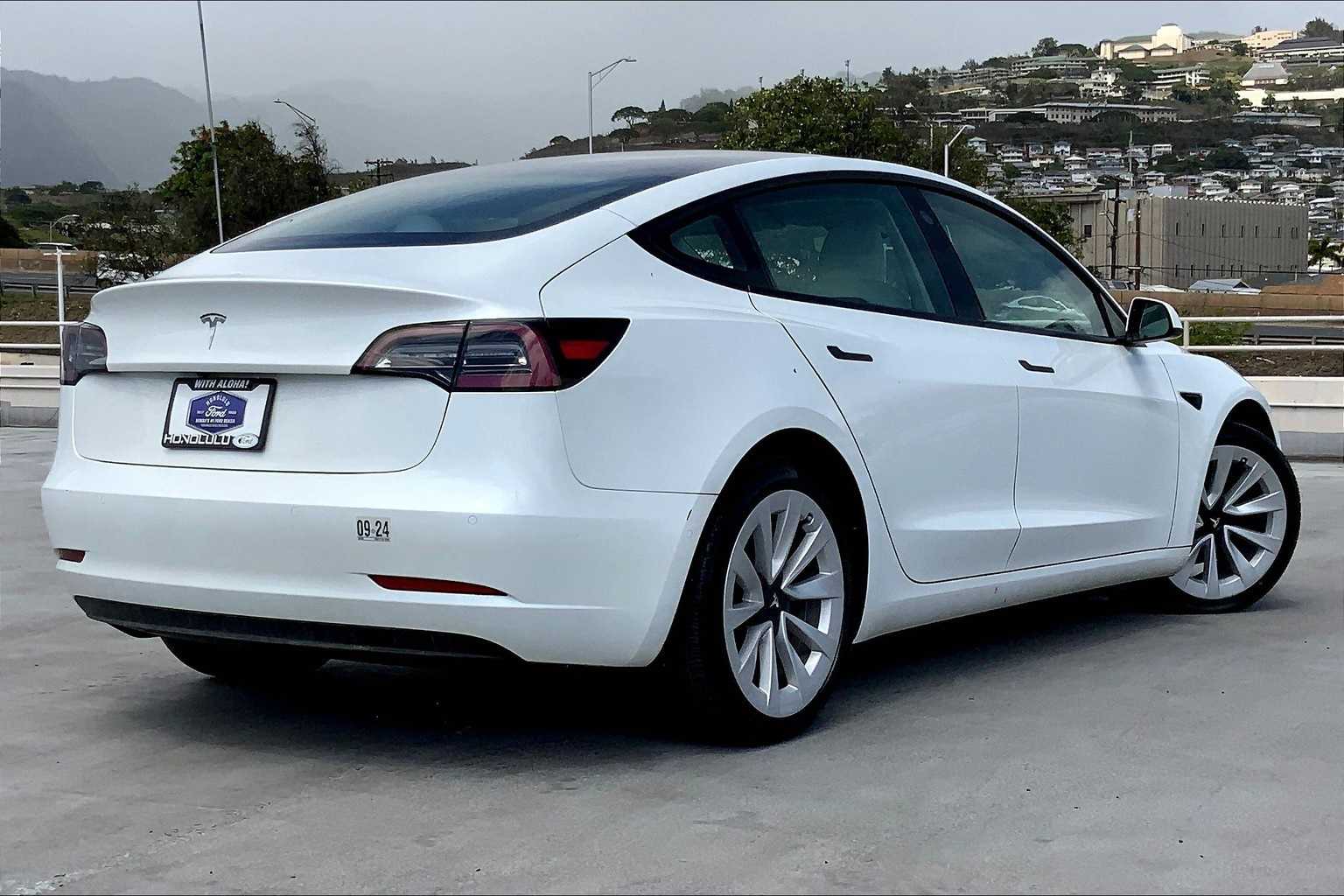 Thumbnail: 2022 Tesla Model 3 - 22