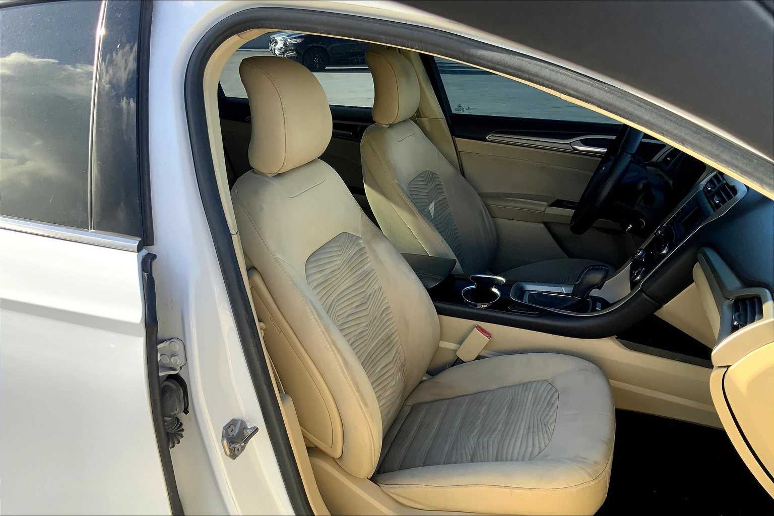 Thumbnail: 2016 Ford Fusion - 13