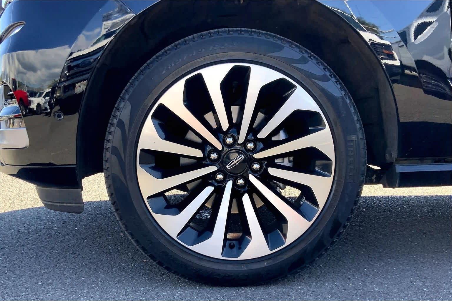 Thumbnail: 2022 Lincoln Navigator - 8