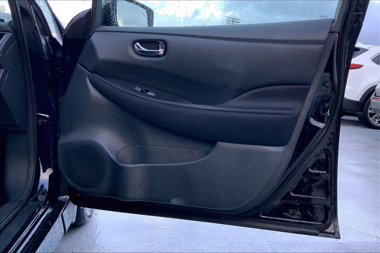 Thumbnail: 2022 Nissan Leaf - 28