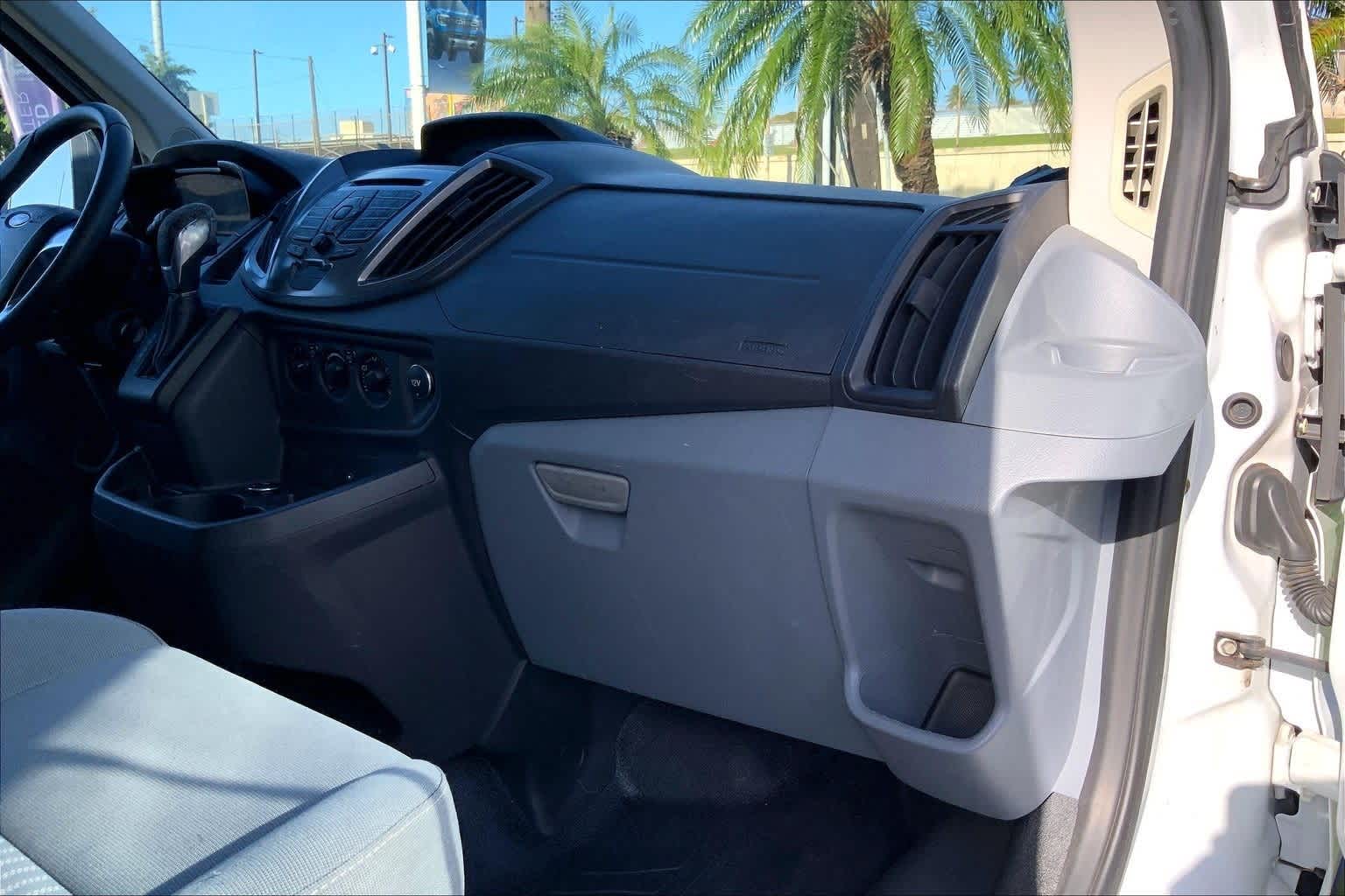 Thumbnail: 2015 Ford Transit Series - 23