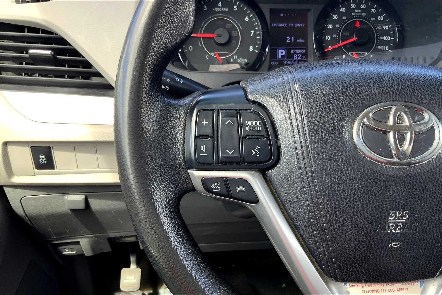 Thumbnail: 2016 Toyota Sienna - 24