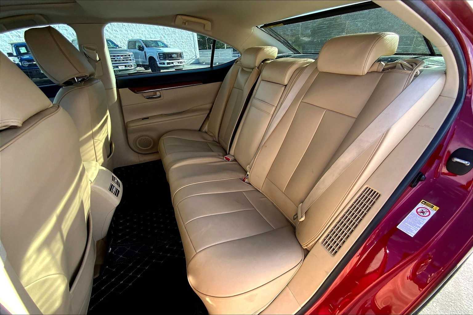 Thumbnail: 2014 Lexus ES - 29