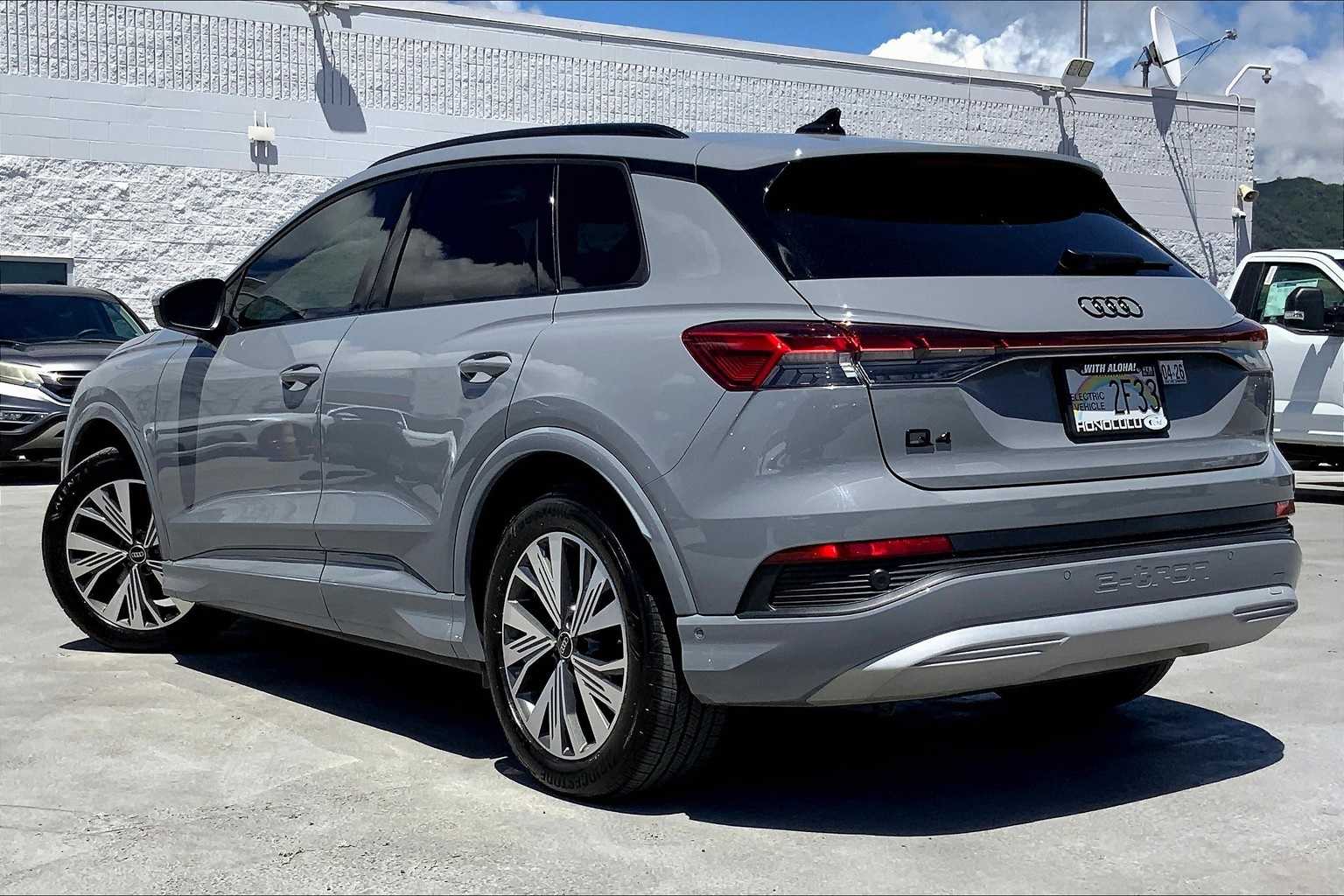 Thumbnail: 2023 Audi Q4 e-tron - 4