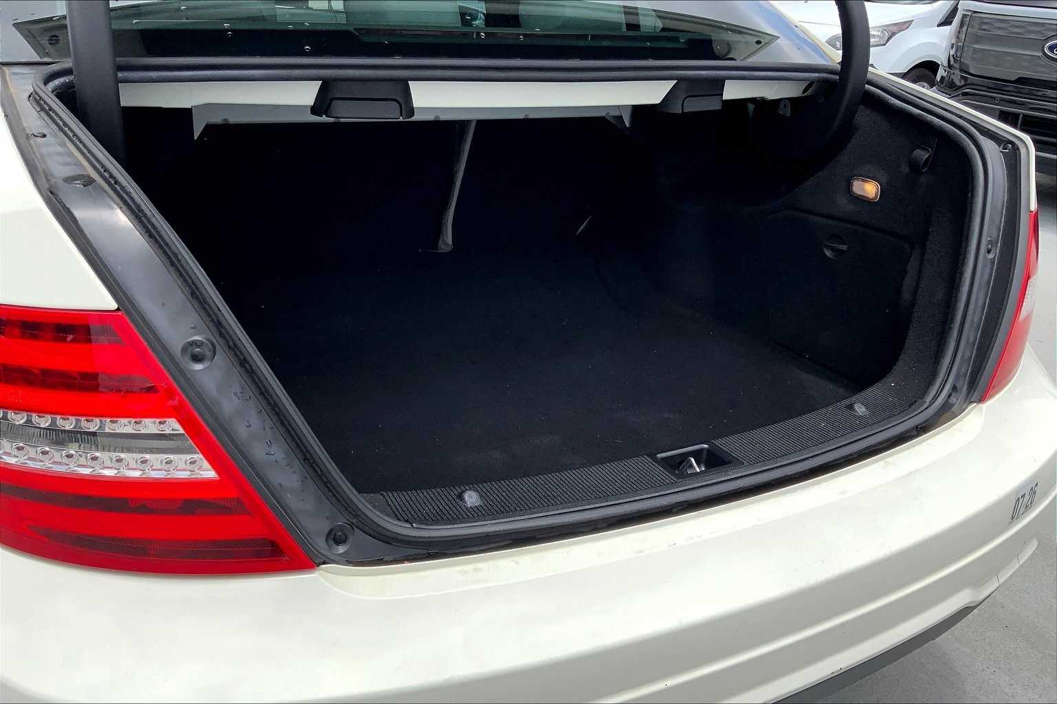 Thumbnail: 2012 Mercedes-Benz C-Class - 18