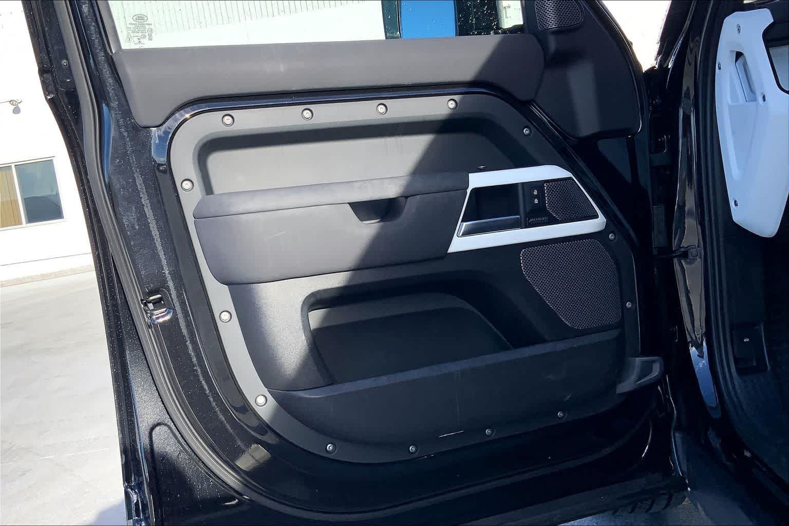 Thumbnail: 2022 Land Rover Defender - 27