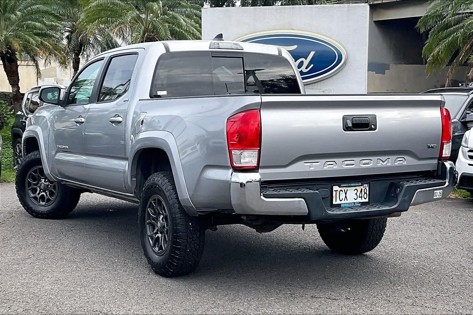 Thumbnail: 2017 Toyota Tacoma - 4