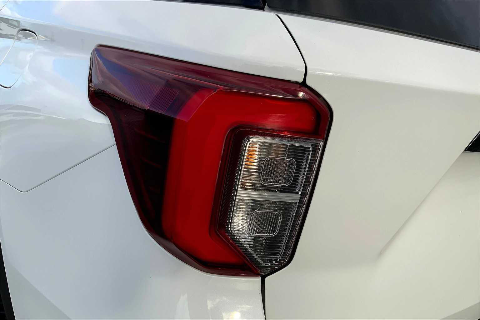 Thumbnail: 2020 Ford Explorer - 32