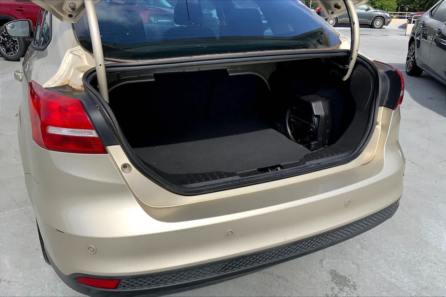 Thumbnail: 2017 Ford Focus - 18