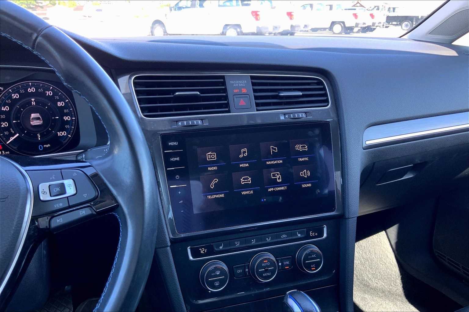 Thumbnail: 2019 Volkswagen e-Golf - 15