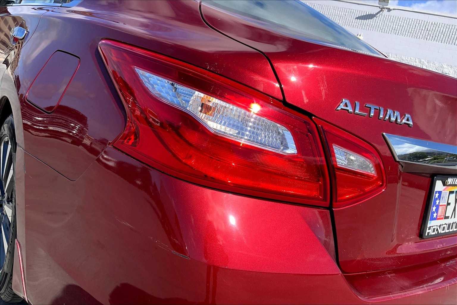 Thumbnail: 2016 Nissan Altima - 32