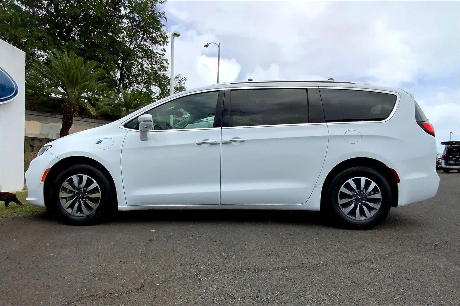Thumbnail: 2021 Chrysler Pacifica - 3